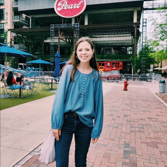 Meet your Posher, Claire - Picture 3 of 3